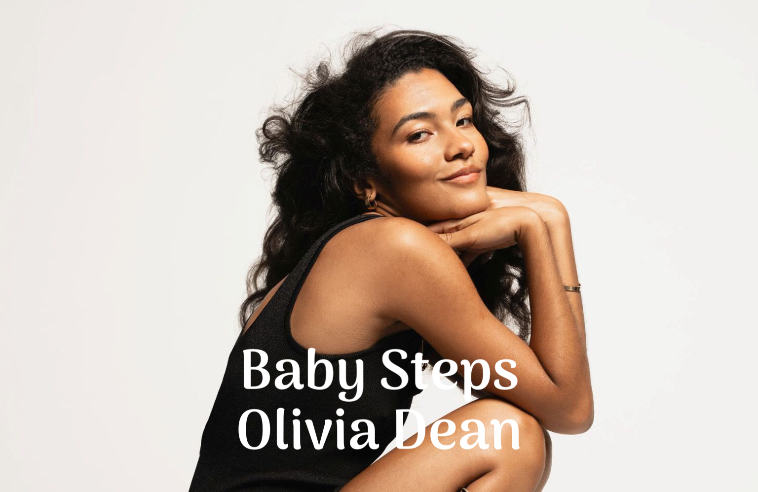 Olivia Dean presenta il nuovo singolo “Baby Steps”
